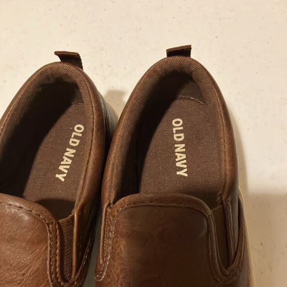 Very Good Boys 12 Old Navy Brown Slip on Shoes Lightly worn Elastic Inserts - Picture 7 of 8